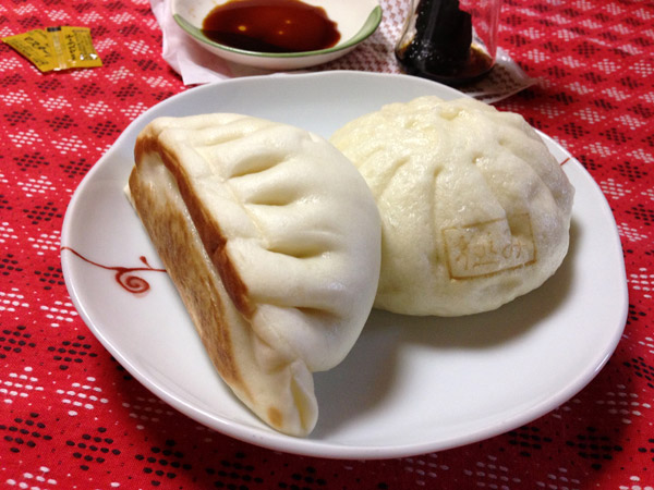 Japan Convenience Store Food: 7-11 Gyoza Shaped Nikuman