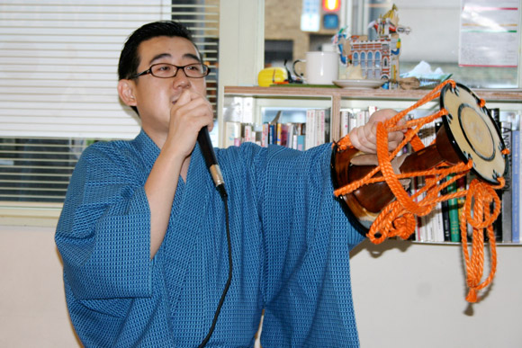 Kyoto Noh Theater Kotsuzumi Drum Performer: Naoyasu Sowa 曽和尚靖