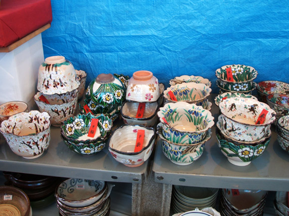 Kyoto's Gojo-Zaka Kiyomizu-yaki Pottery Festival 京都 清水焼き 五条坂 陶器まつり Kyoto's Gojo-Zaka Kiyomizu-yaki Pottery Festival 京都 清水焼き 五条坂 陶器まつり