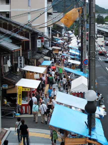 Kyoto's Gojo-Zaka Kiyomizu-yaki Pottery Festival 京都 清水焼き 五条坂 陶器まつり Kyoto's Gojo-Zaka Kiyomizu-yaki Pottery Festival 京都 清水焼き 五条坂 陶器まつり