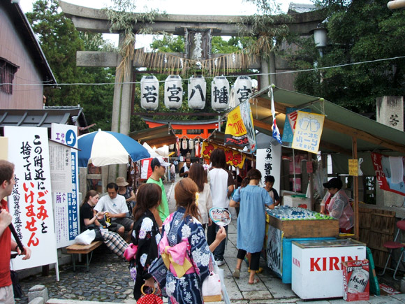 Kyoto's Gojo-Zaka Kiyomizu-yaki Pottery Festival 京都 清水焼き 五条坂 陶器まつり Kyoto's Gojo-Zaka Kiyomizu-yaki Pottery Festival 京都 清水焼き 五条坂 陶器まつり
