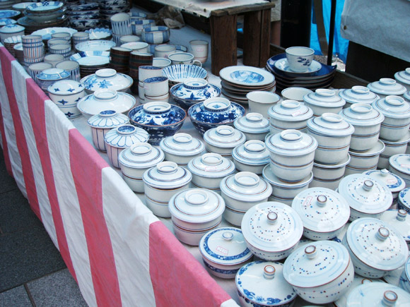 Kyoto's Gojo-Zaka Kiyomizu-yaki Pottery Festival 京都 清水焼き 五条坂 陶器まつり Kyoto's Gojo-Zaka Kiyomizu-yaki Pottery Festival 京都 清水焼き 五条坂 陶器まつり