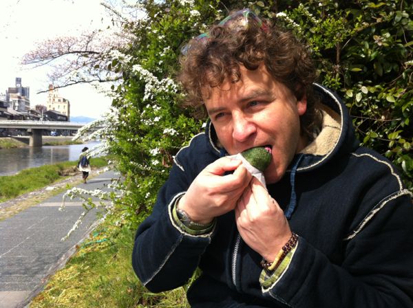 Kyoto Kamo River Hanami Picnic - 2012 京都鴨川お花見ピクニック