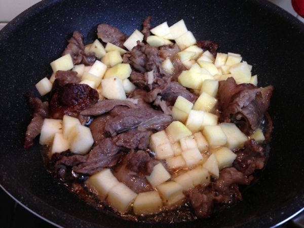 Homemade Japanese Curry with Wagyu Beef Tendon, Prune and Apple