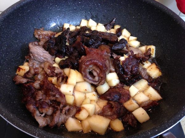 Homemade Japanese Curry with Wagyu Beef Tendon, Prune and Apple