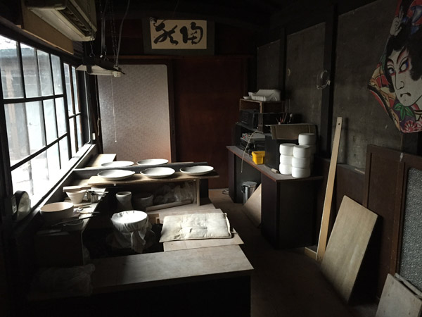 Kyoto Ceramics -- New Camellia Motif Donabe Hotpot